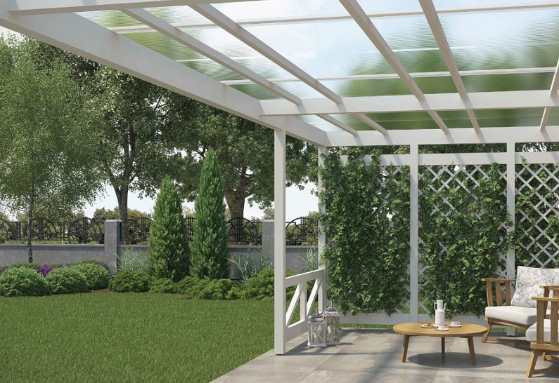 PLAQUE DE POLYCARBONATE TRANSPARENT SUR PERGOLA