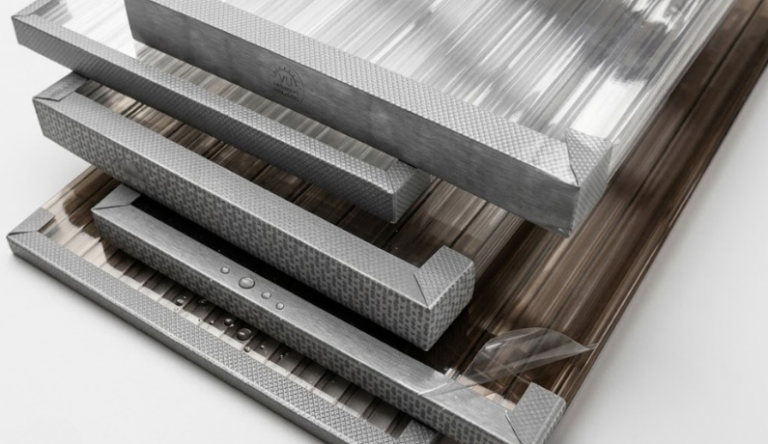 Ruban d’étanchéité pour plaques polycarbonate : pourquoi utiliser un ruban plein en haut et un ruban microperforé en bas ?